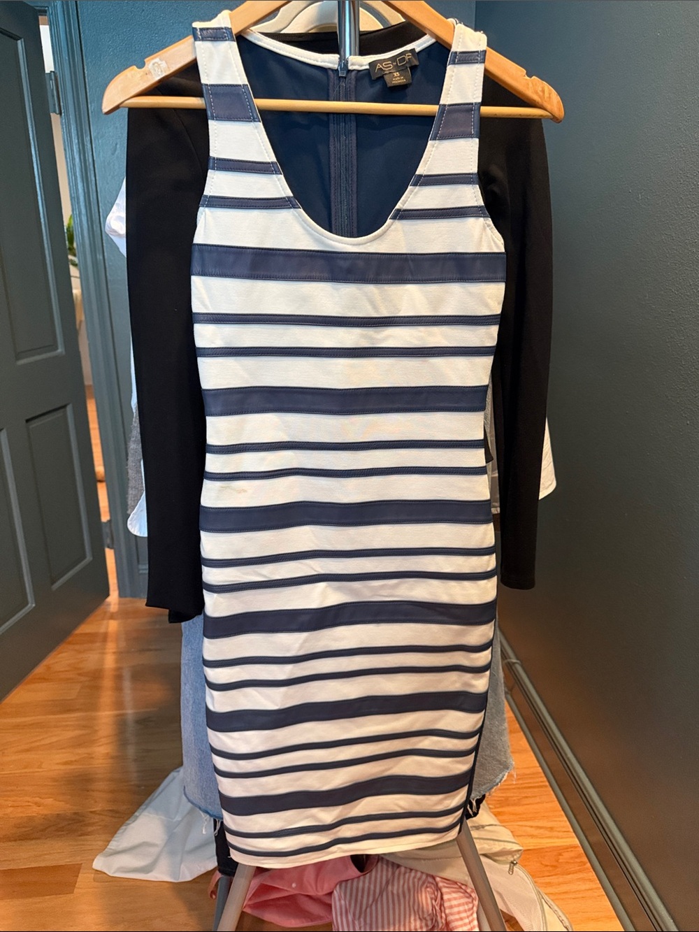 Women’s blue and white fitted dress shirt Slim